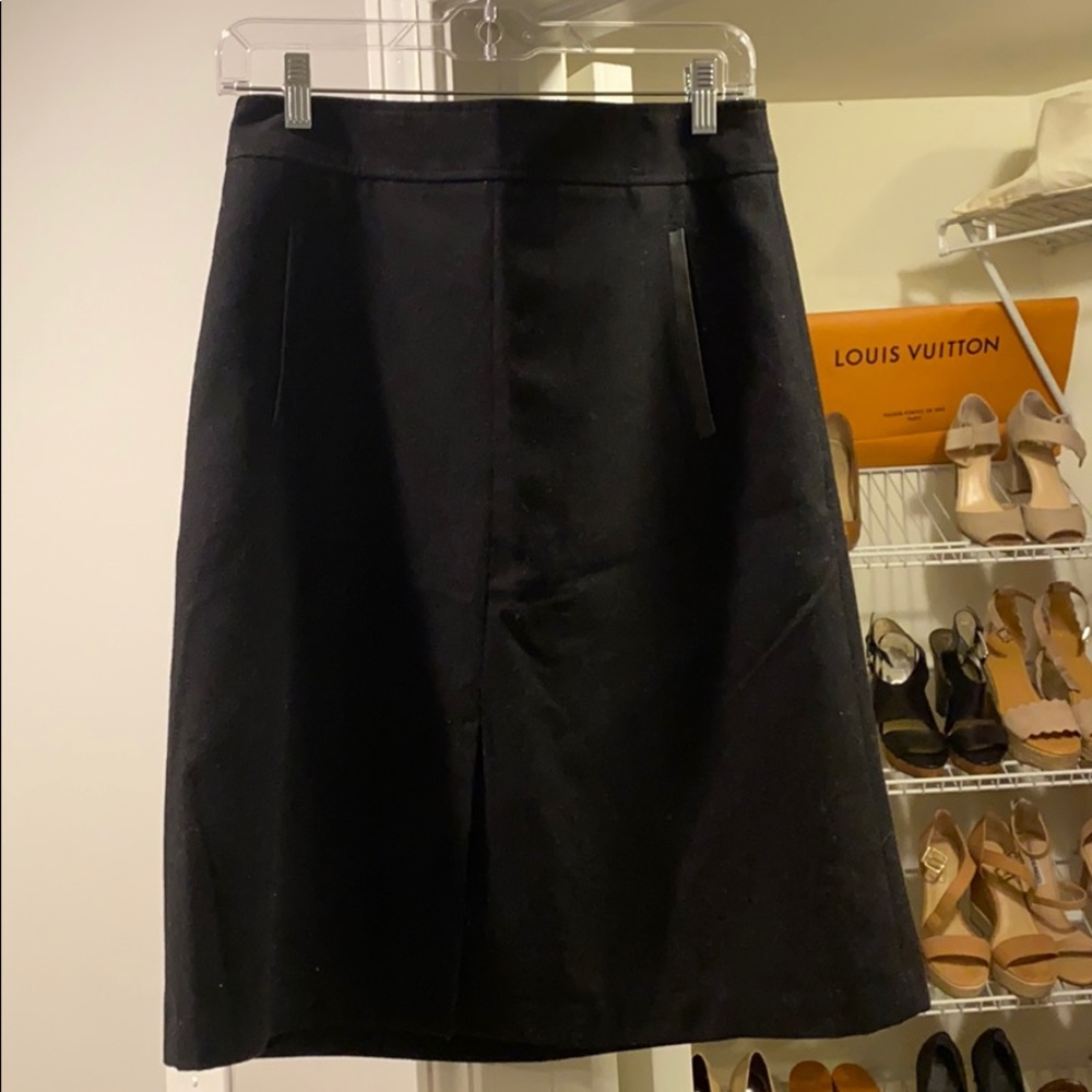Banana republic skirt. Size 4. Black